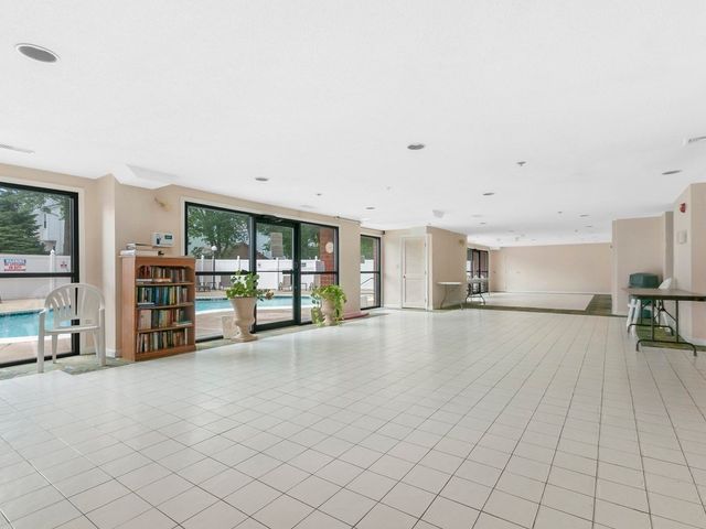 8 Ninth 111, Medford, MA 02155