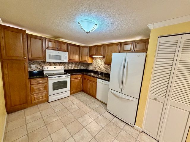 8 Ninth 111, Medford, MA 02155