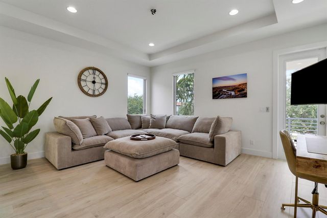 5029 GRANDIFLORA Road, Palm Beach Gardens, FL 33418