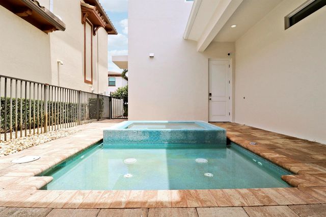 5029 GRANDIFLORA Road, Palm Beach Gardens, FL 33418