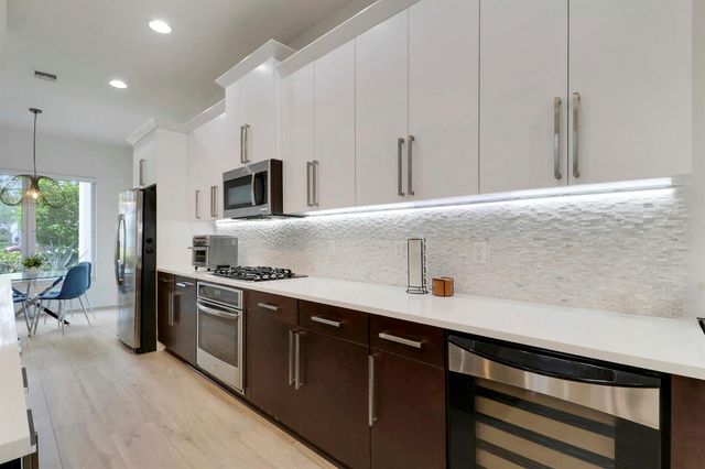 5029 GRANDIFLORA Road, Palm Beach Gardens, FL 33418