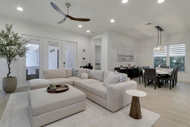 5029 GRANDIFLORA Road, Palm Beach Gardens, FL 33418