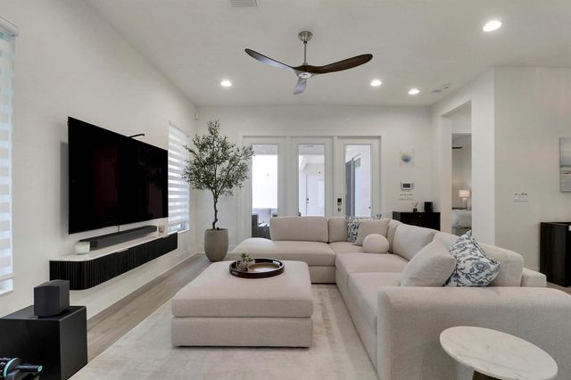 5029 GRANDIFLORA Road, Palm Beach Gardens, FL 33418