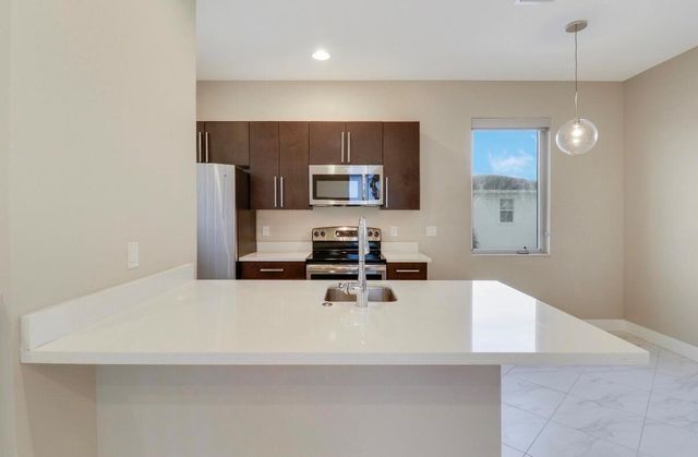 5029 GRANDIFLORA Road, Palm Beach Gardens, FL 33418