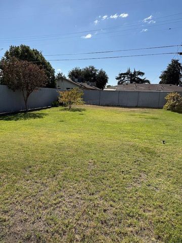 2105 N Archie Avenue, Fresno, CA 93703