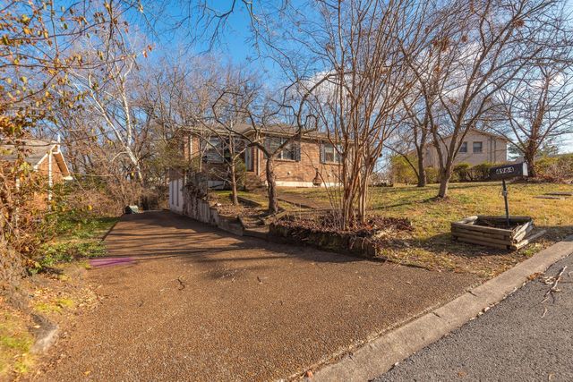 4966 Sherman Oaks Dr, Nashville, TN 37211