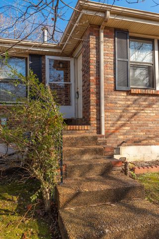 4966 Sherman Oaks Dr, Nashville, TN 37211