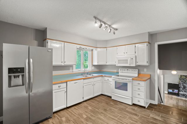 205 W AKEMAN BRIDGE RD, Columbia, MO 65202
