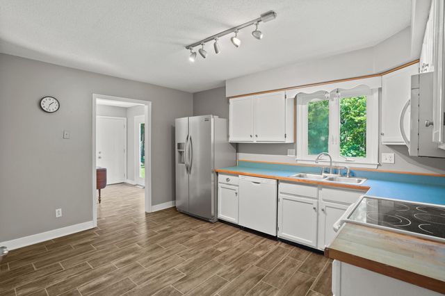 205 W AKEMAN BRIDGE RD, Columbia, MO 65202