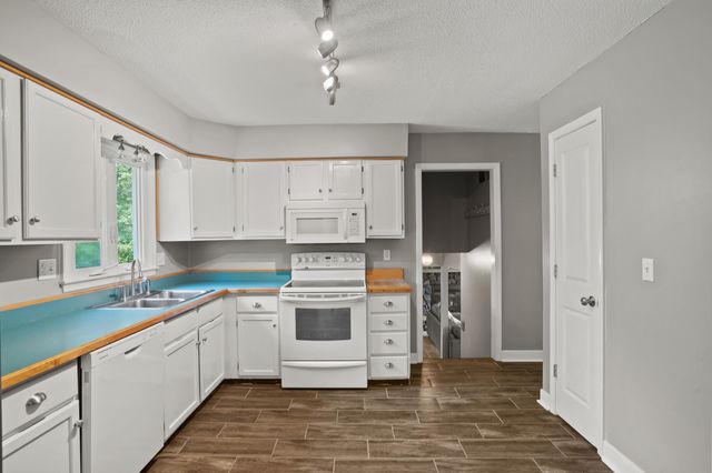 205 W AKEMAN BRIDGE RD, Columbia, MO 65202