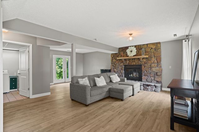 205 W AKEMAN BRIDGE RD, Columbia, MO 65202