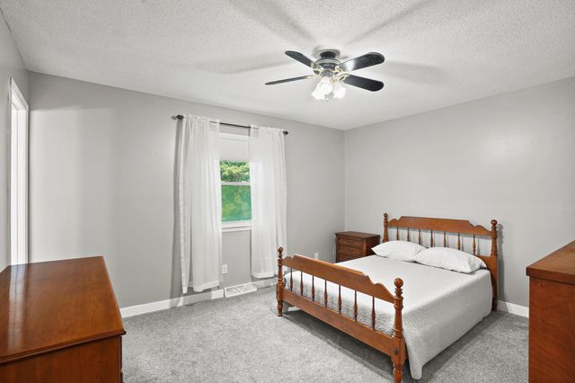 205 W AKEMAN BRIDGE RD, Columbia, MO 65202
