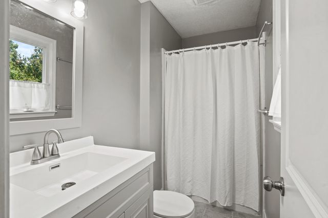 205 W AKEMAN BRIDGE RD, Columbia, MO 65202