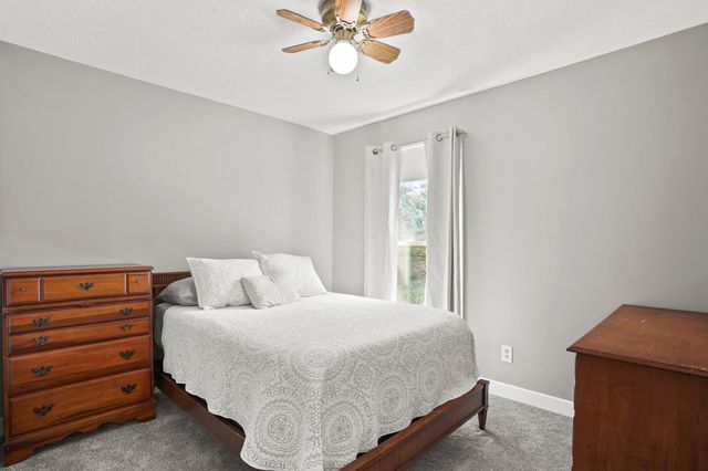 205 W AKEMAN BRIDGE RD, Columbia, MO 65202