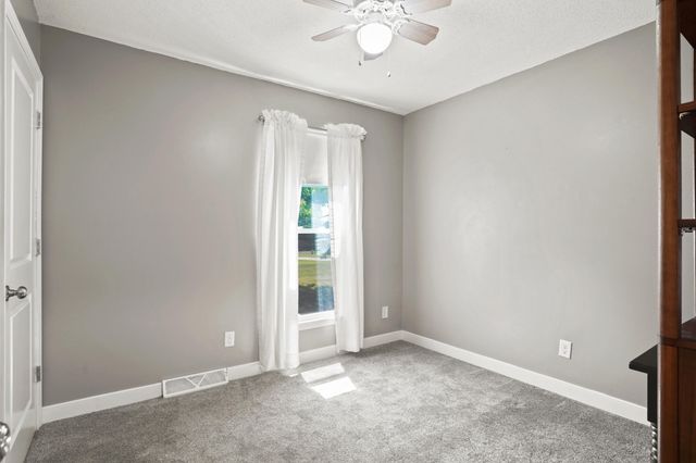 205 W AKEMAN BRIDGE RD, Columbia, MO 65202
