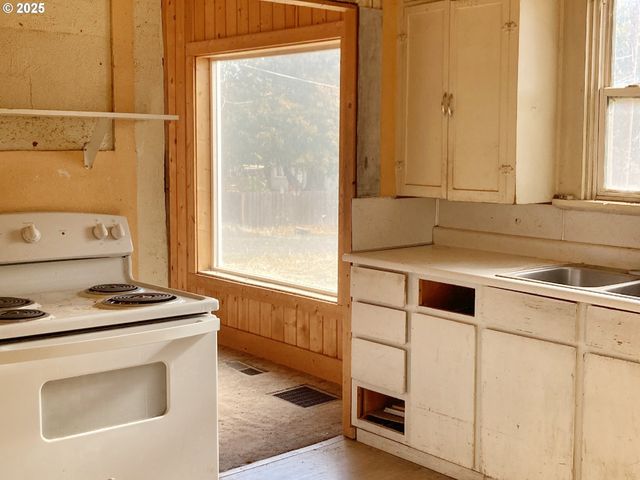 611 N Front, Dayton, WA 99328