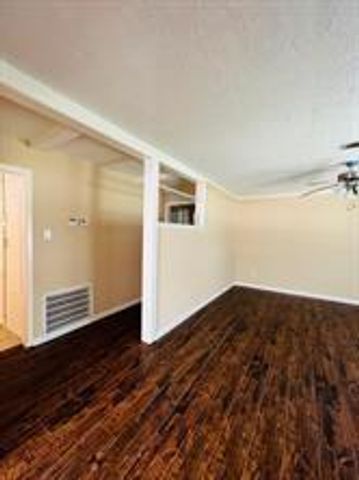 5418 Grand Lake Street, Houston, TX 77081
