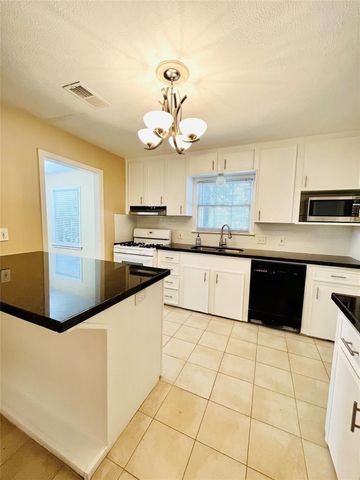 5418 Grand Lake Street, Houston, TX 77081