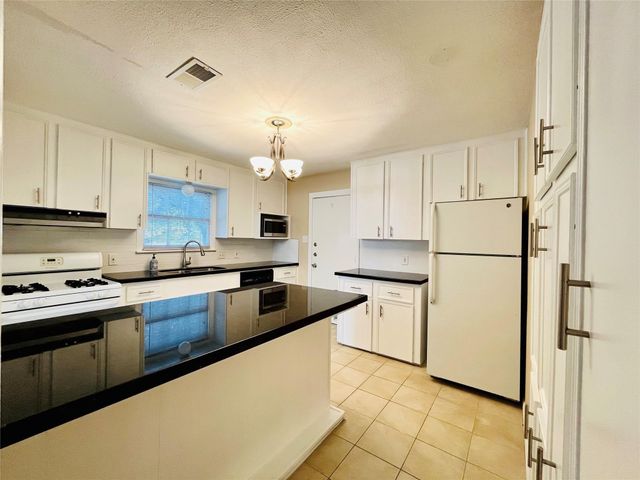 5418 Grand Lake Street, Houston, TX 77081