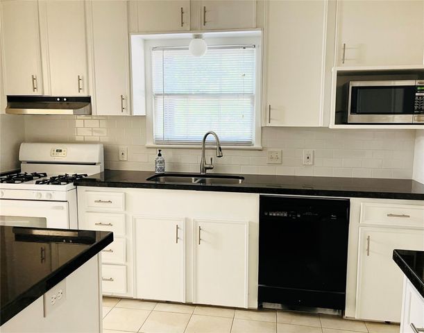 5418 Grand Lake Street, Houston, TX 77081