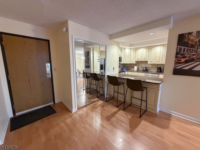 10 N Wood Ave 717, Linden City, NJ 07036