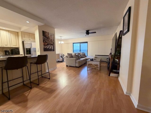 10 N Wood Ave 717, Linden City, NJ 07036