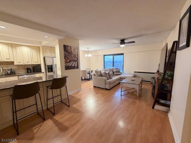 10 N Wood Ave 717, Linden City, NJ 07036