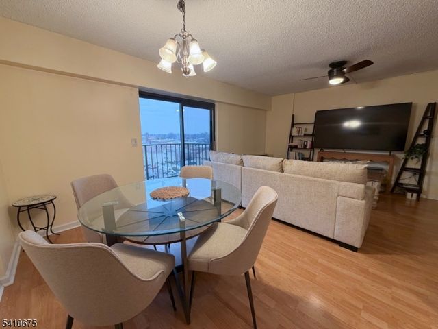 10 N Wood Ave 717, Linden City, NJ 07036