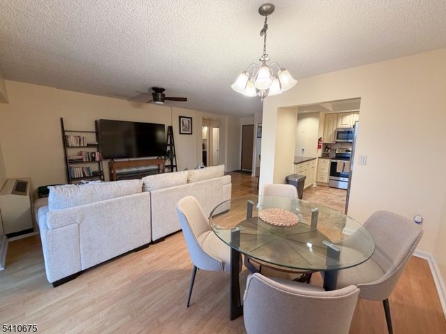 10 N Wood Ave 717, Linden City, NJ 07036