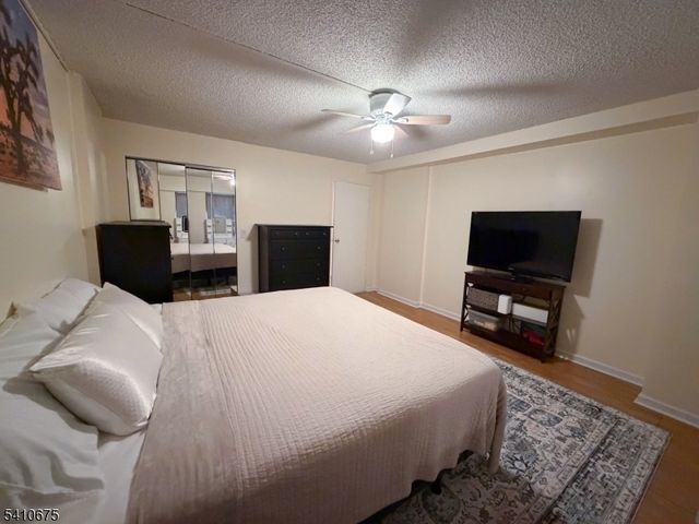 10 N Wood Ave 717, Linden City, NJ 07036