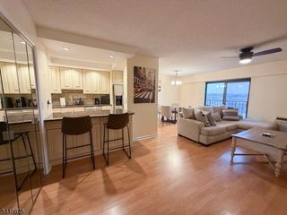 10 N Wood Ave 717, Linden City, NJ 07036