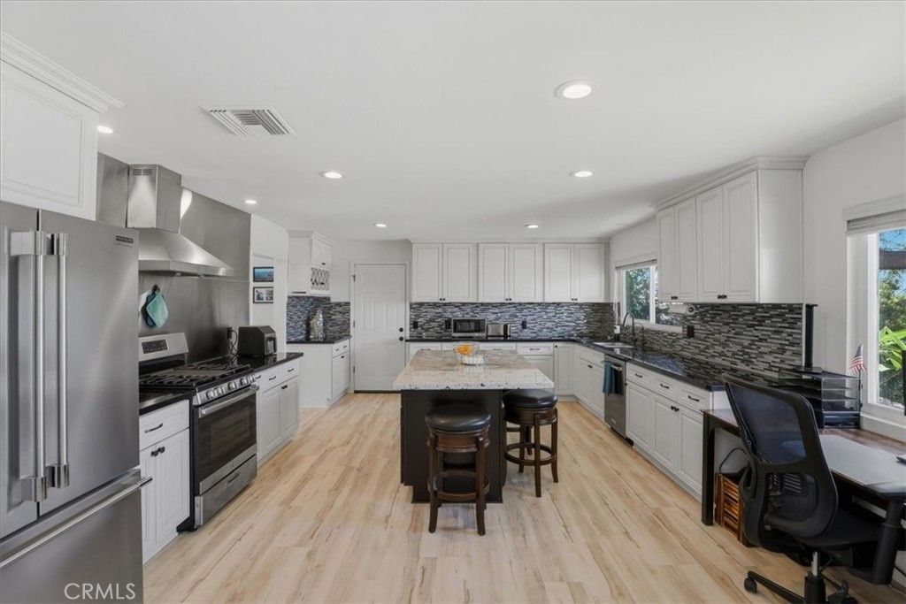 Image 15 of property listing at 8318 La Senda, Rancho Cucamonga, CA 91701