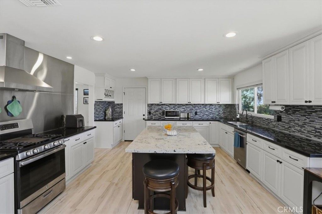 Image 16 of property listing at 8318 La Senda, Rancho Cucamonga, CA 91701