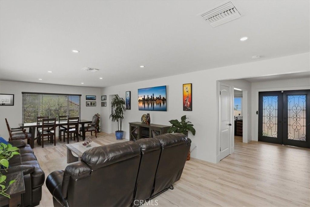 Image 22 of property listing at 8318 La Senda, Rancho Cucamonga, CA 91701