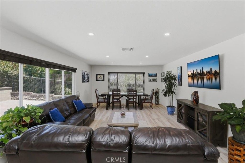 Image 24 of property listing at 8318 La Senda, Rancho Cucamonga, CA 91701
