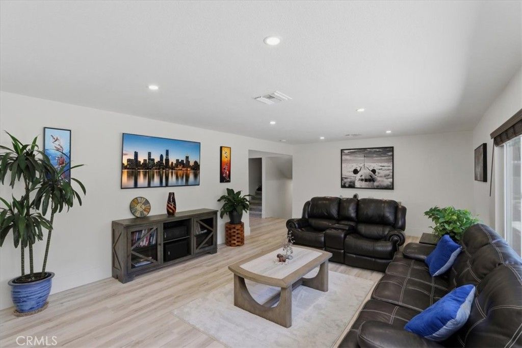 Image 26 of property listing at 8318 La Senda, Rancho Cucamonga, CA 91701