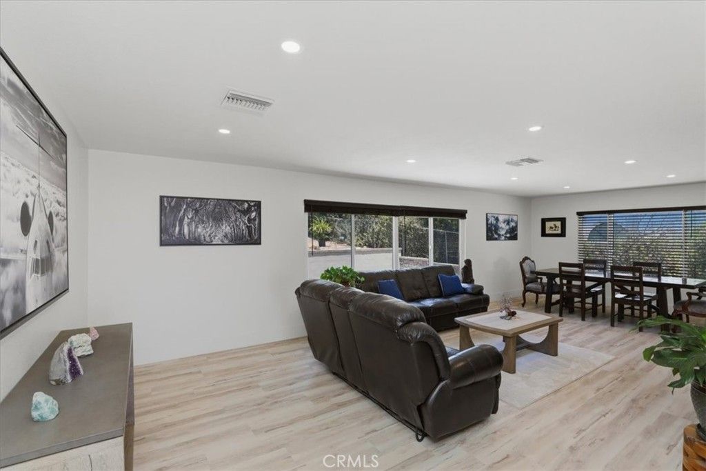 Image 27 of property listing at 8318 La Senda, Rancho Cucamonga, CA 91701