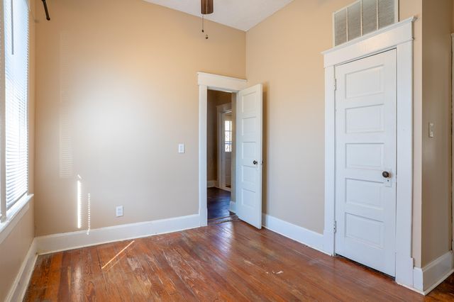 1523 E Lindberg Street, Springfield, MO 65804