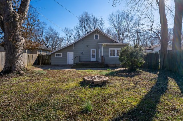 1523 E Lindberg Street, Springfield, MO 65804