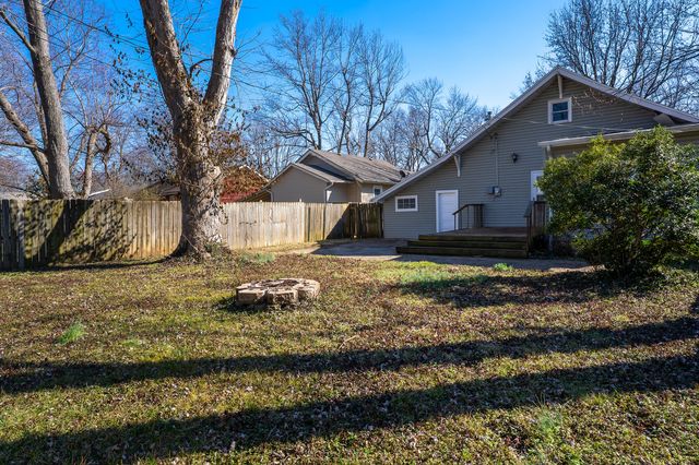 1523 E Lindberg Street, Springfield, MO 65804