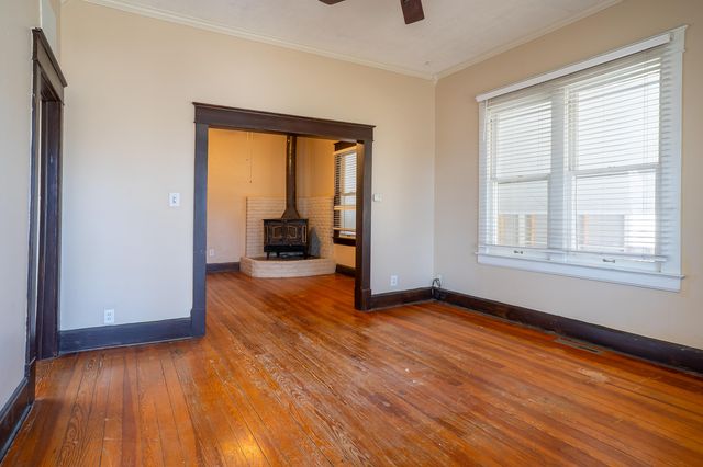 1523 E Lindberg Street, Springfield, MO 65804