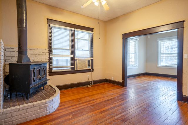 1523 E Lindberg Street, Springfield, MO 65804