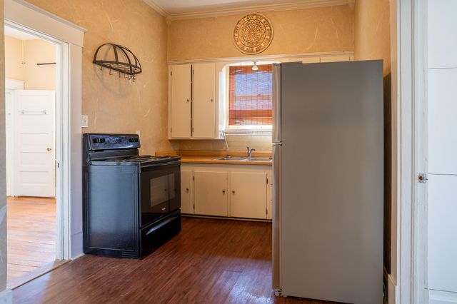 1523 E Lindberg Street, Springfield, MO 65804