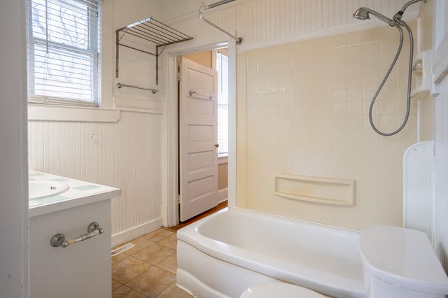 1523 E Lindberg Street, Springfield, MO 65804