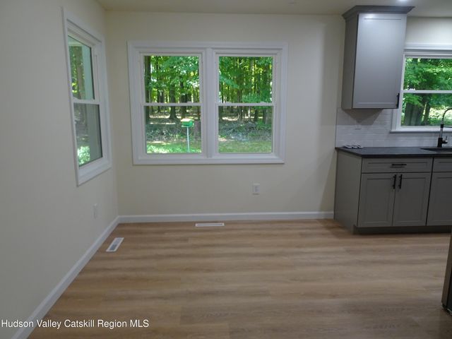 8 Hover Road, Claverack-red Mills, NY 12513