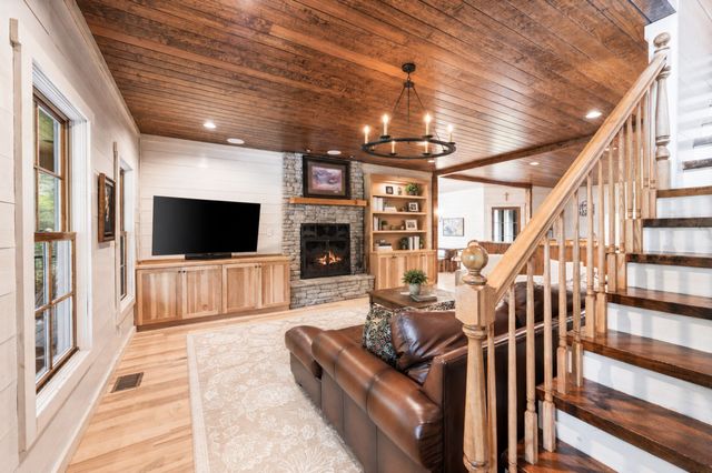 1168 Johnny Hall Rd, Burns, TN 37029