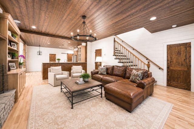 1168 Johnny Hall Rd, Burns, TN 37029