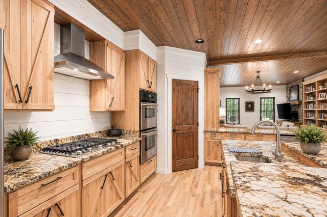 1168 Johnny Hall Rd, Burns, TN 37029