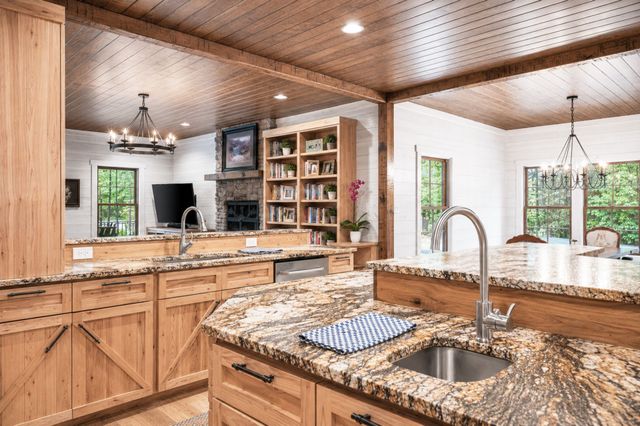 1168 Johnny Hall Rd, Burns, TN 37029