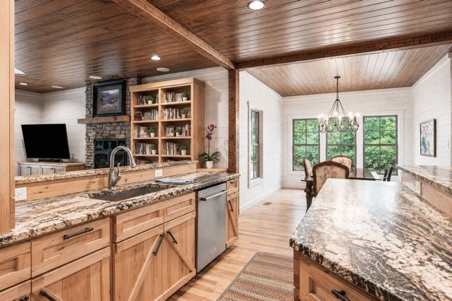 1168 Johnny Hall Rd, Burns, TN 37029